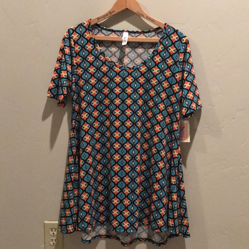 LulaRoe NWT Perfect Tee shirt